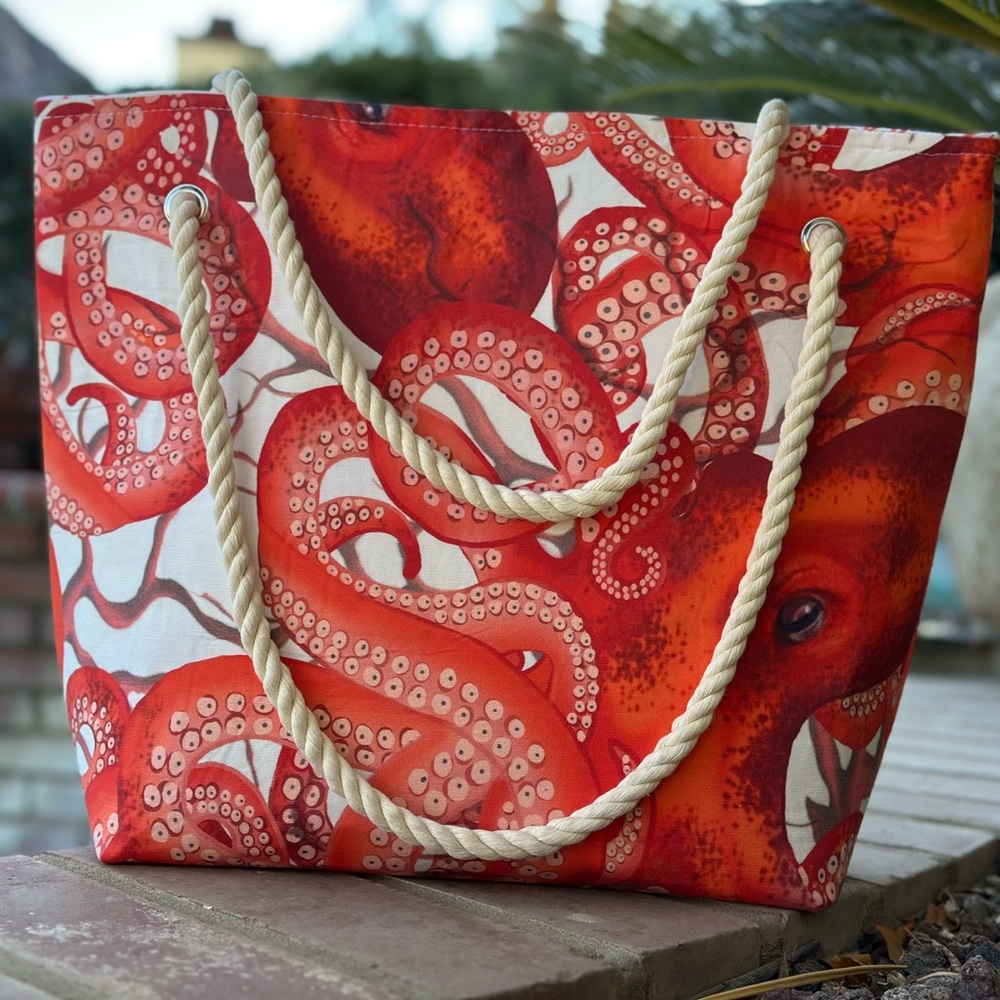 Octopus tote w/travel strap